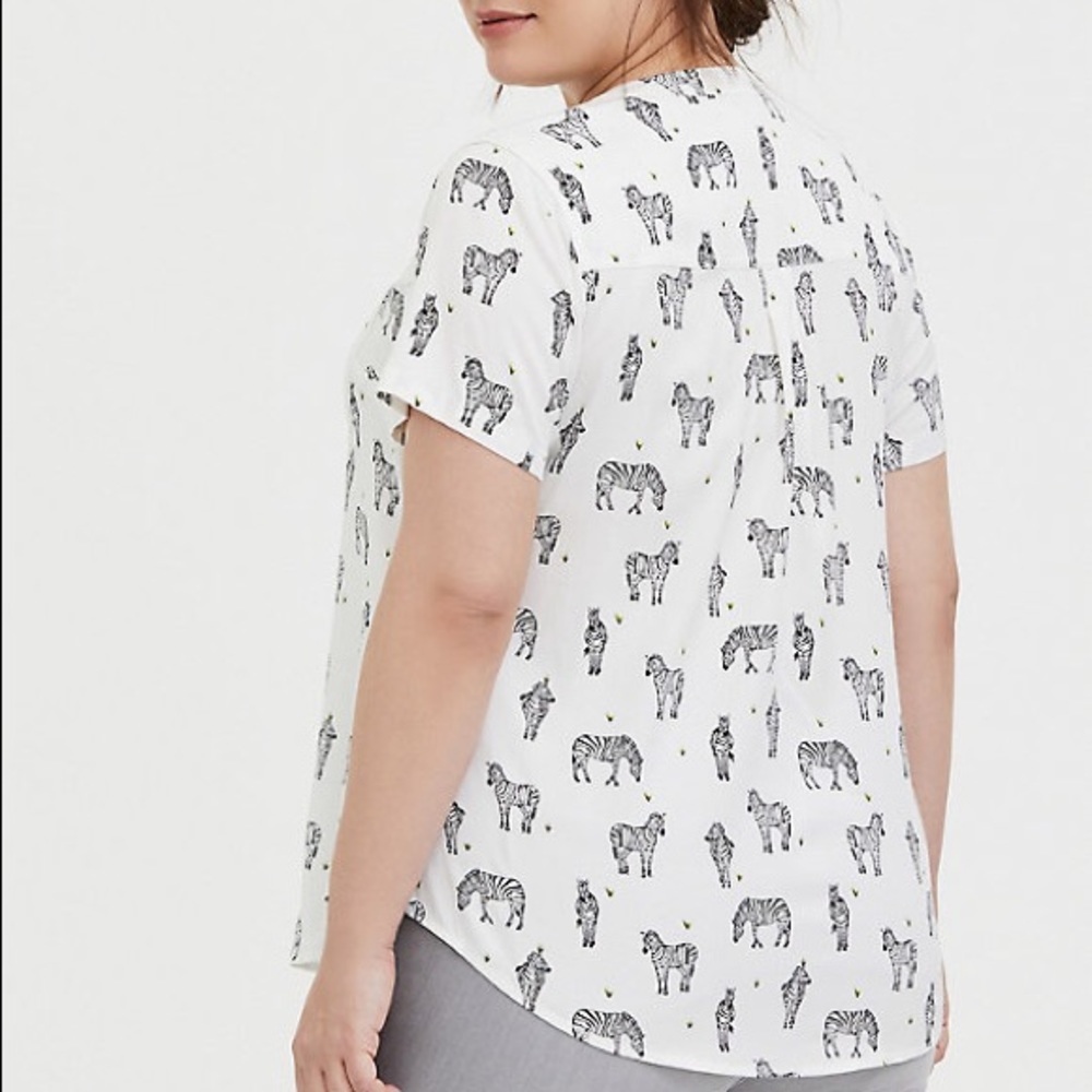 {Torrid} NWT Harper Zebra Challis Pullover Blouse - Picture 2 of 9